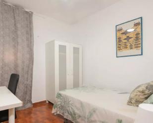 Bedroom of Apartment to share in  Valencia Capital