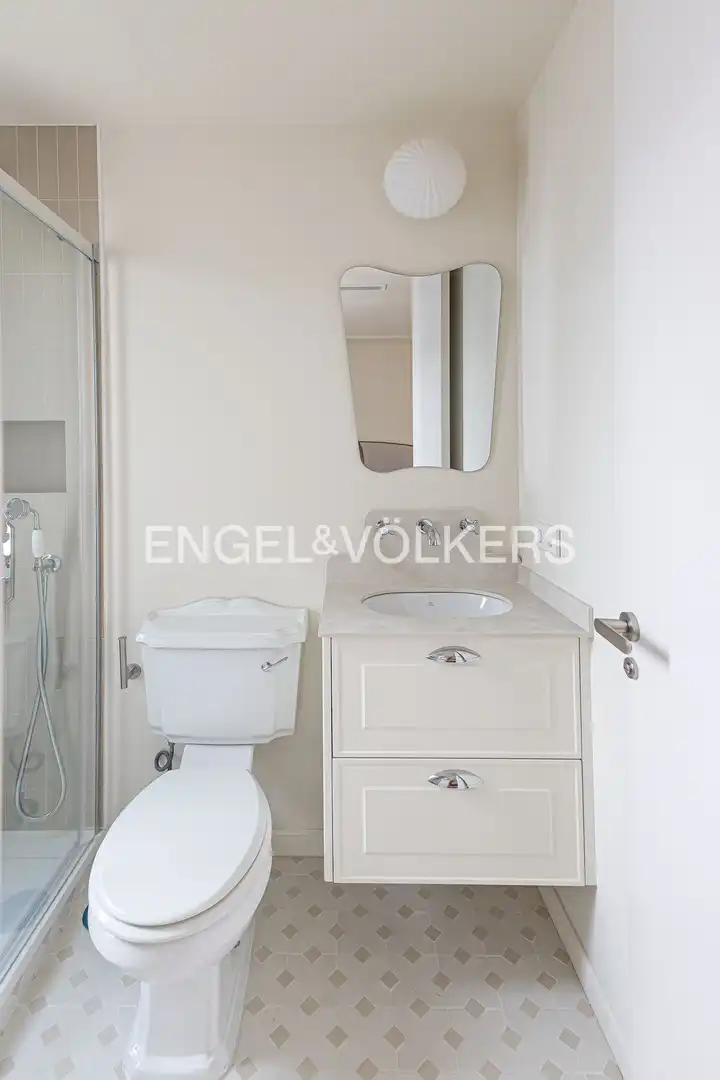 Bathroom of Flat for sale in Madrid  with Air Conditioner, Heating and Parquet flooring