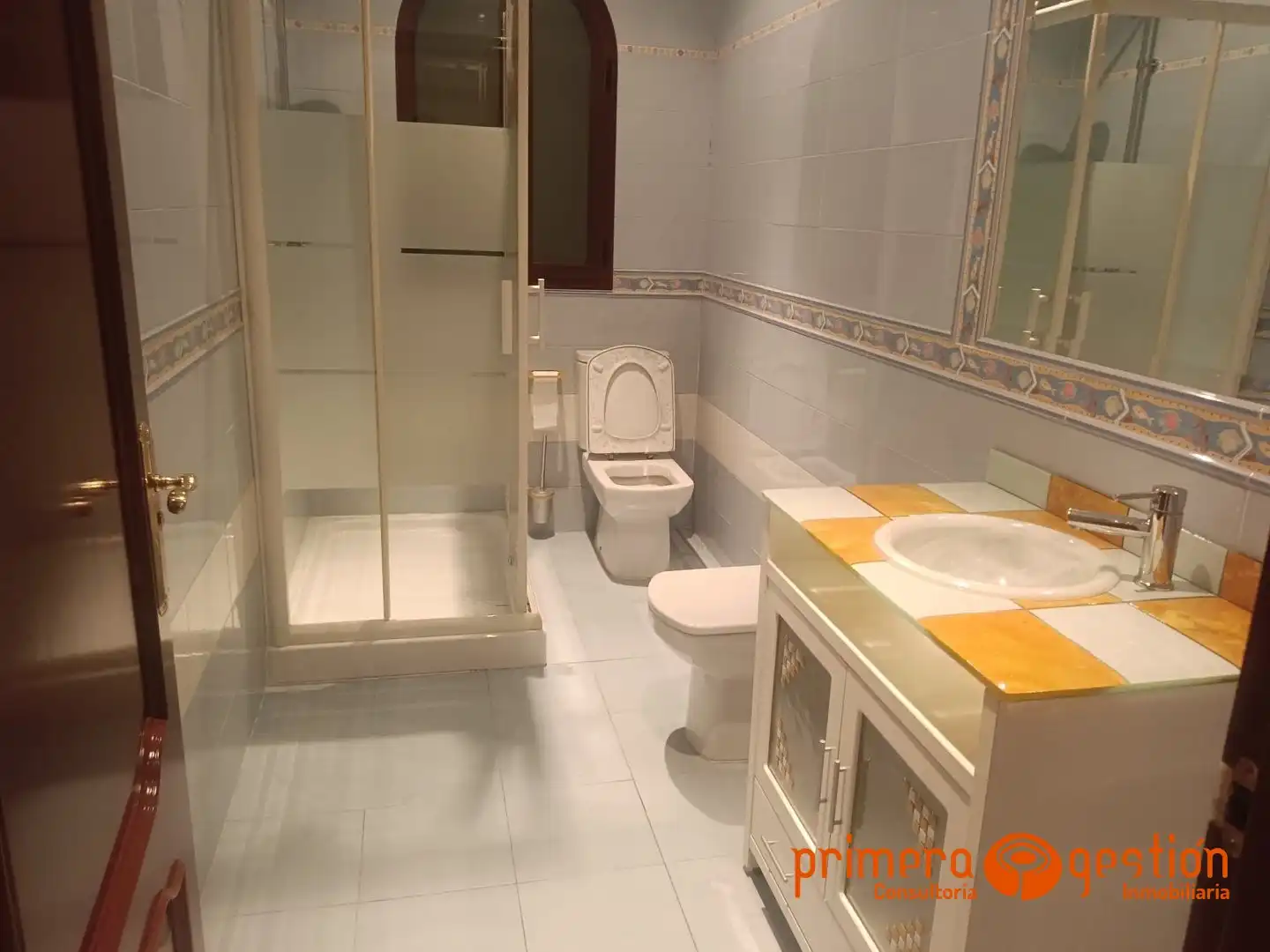 Baño de Piso en venta en Carmona con Aire acondicionado