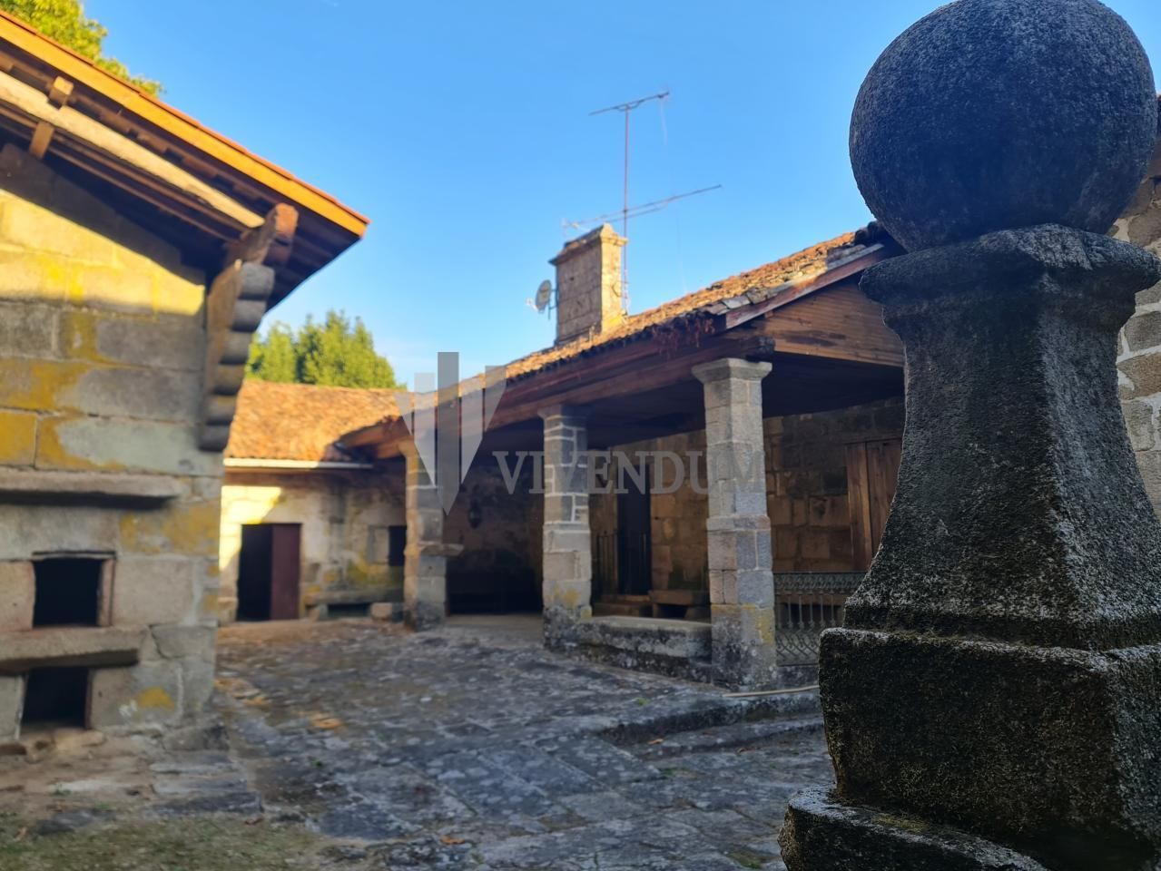 Vista exterior de Casa o xalet en venda en Cenlle amb Jardí privat, Terrassa i Balcó