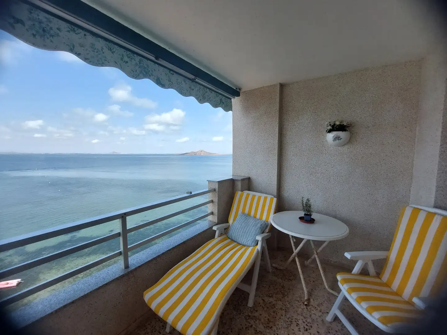Habitación de Apartamento de alquiler en La Manga del Mar Menor con Terraza, Amueblado y Horno