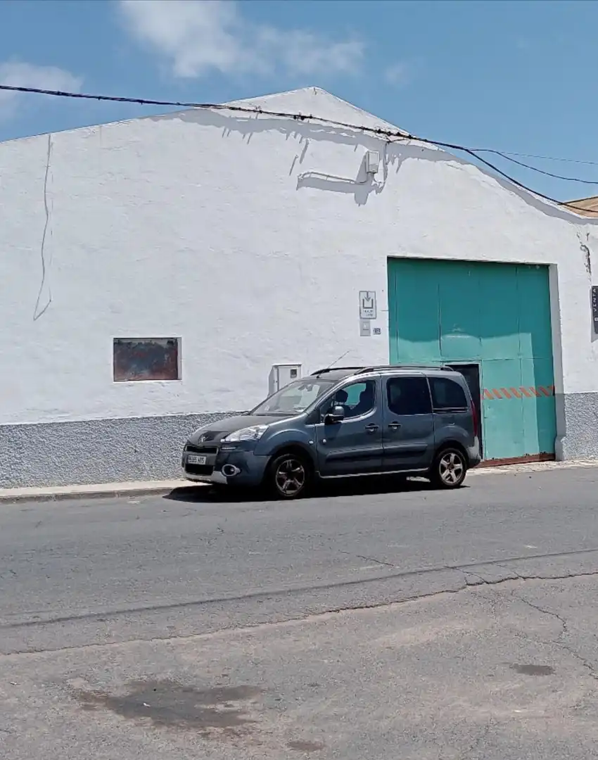 Aparcament de Nau industrial en venda en Arico