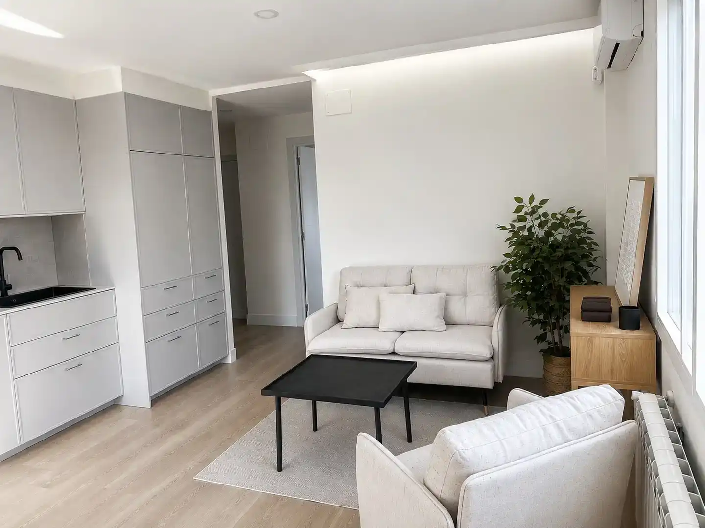 Sala d'estar de Pis en venda en  Madrid Capital amb Aire condicionat