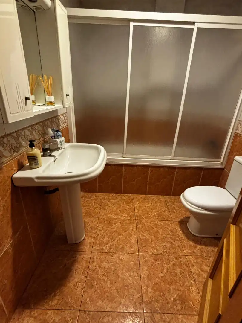Badezimmer von Wohnung zum Verkauf in Quintanar del Rey mit Klimaanlage, Heizung und Terrasse