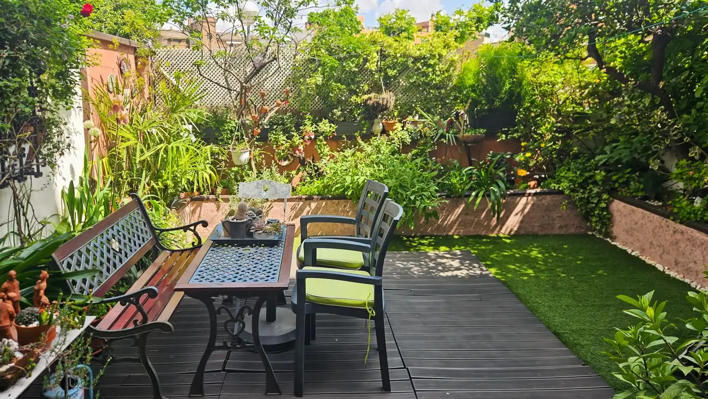 Terrasse von Erdgeschoss zum Verkauf in  Madrid Capital mit Abstellraum und Gemeinschaftspool