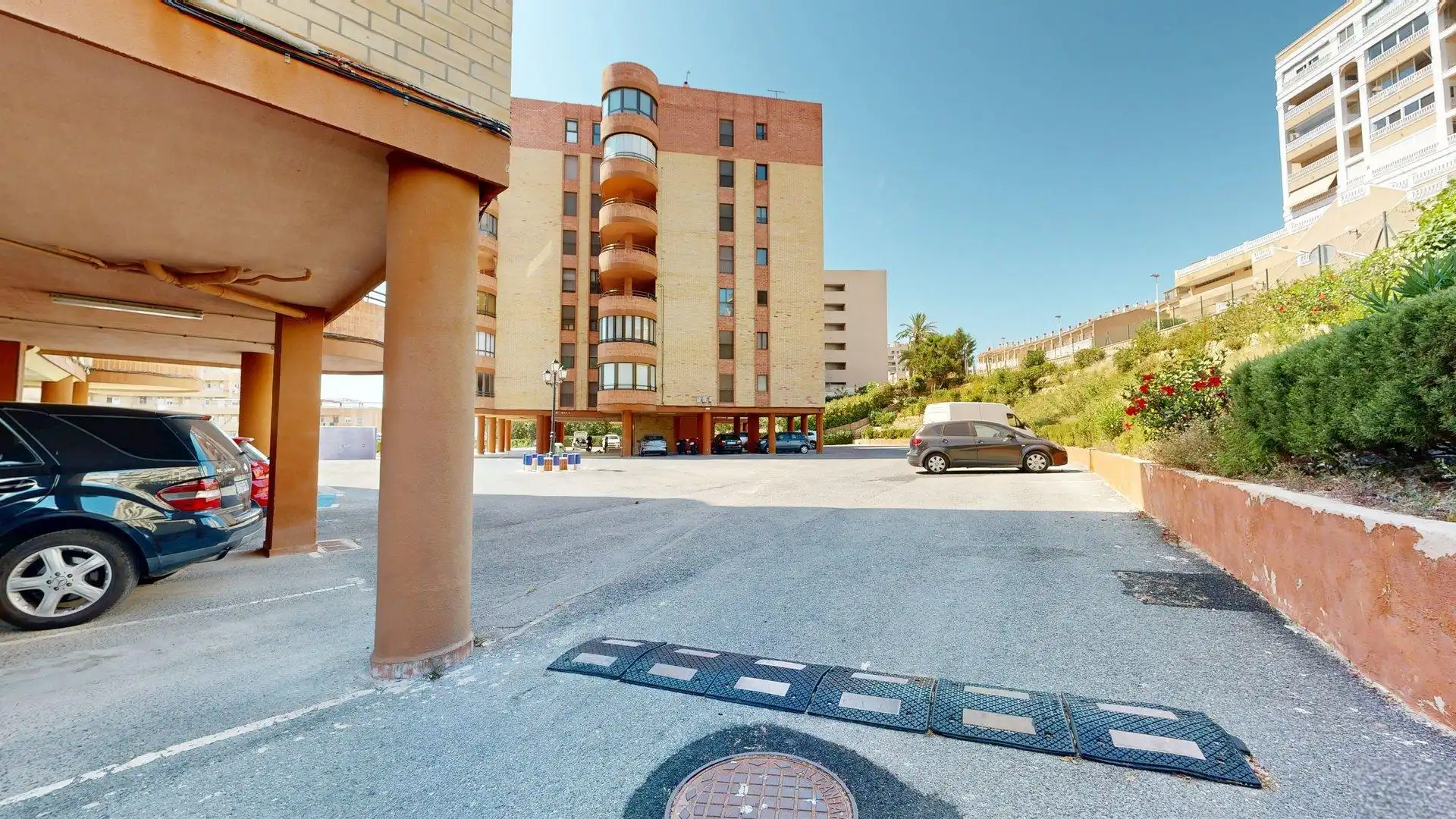 Aparcament de Apartament de lloguer en Elche / Elx amb Aire condicionat, Calefacció i Jardí privat