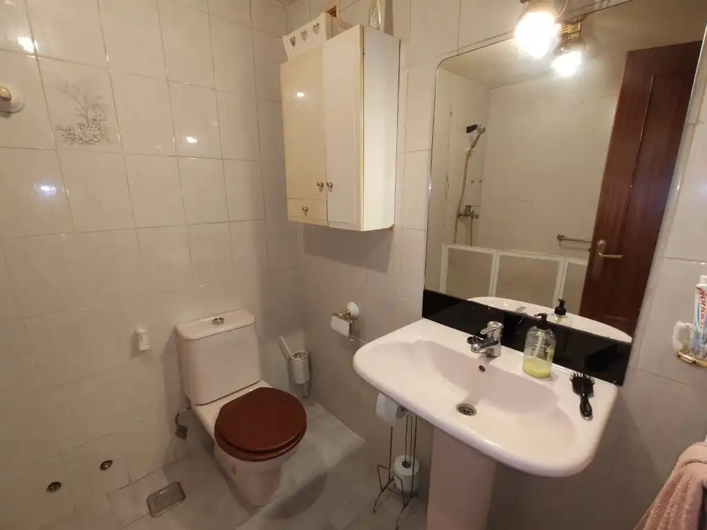Bathroom of Flat for sale in Avilés