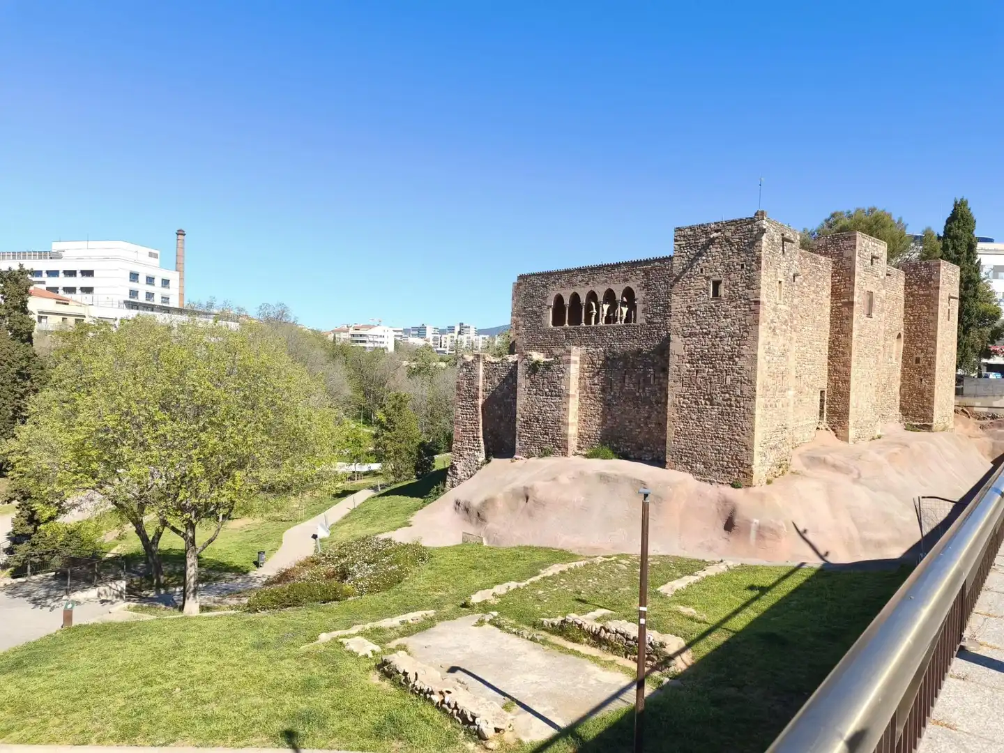Vista exterior de Planta baja en venta en Terrassa con Calefacción, Jardín privado y Parquet