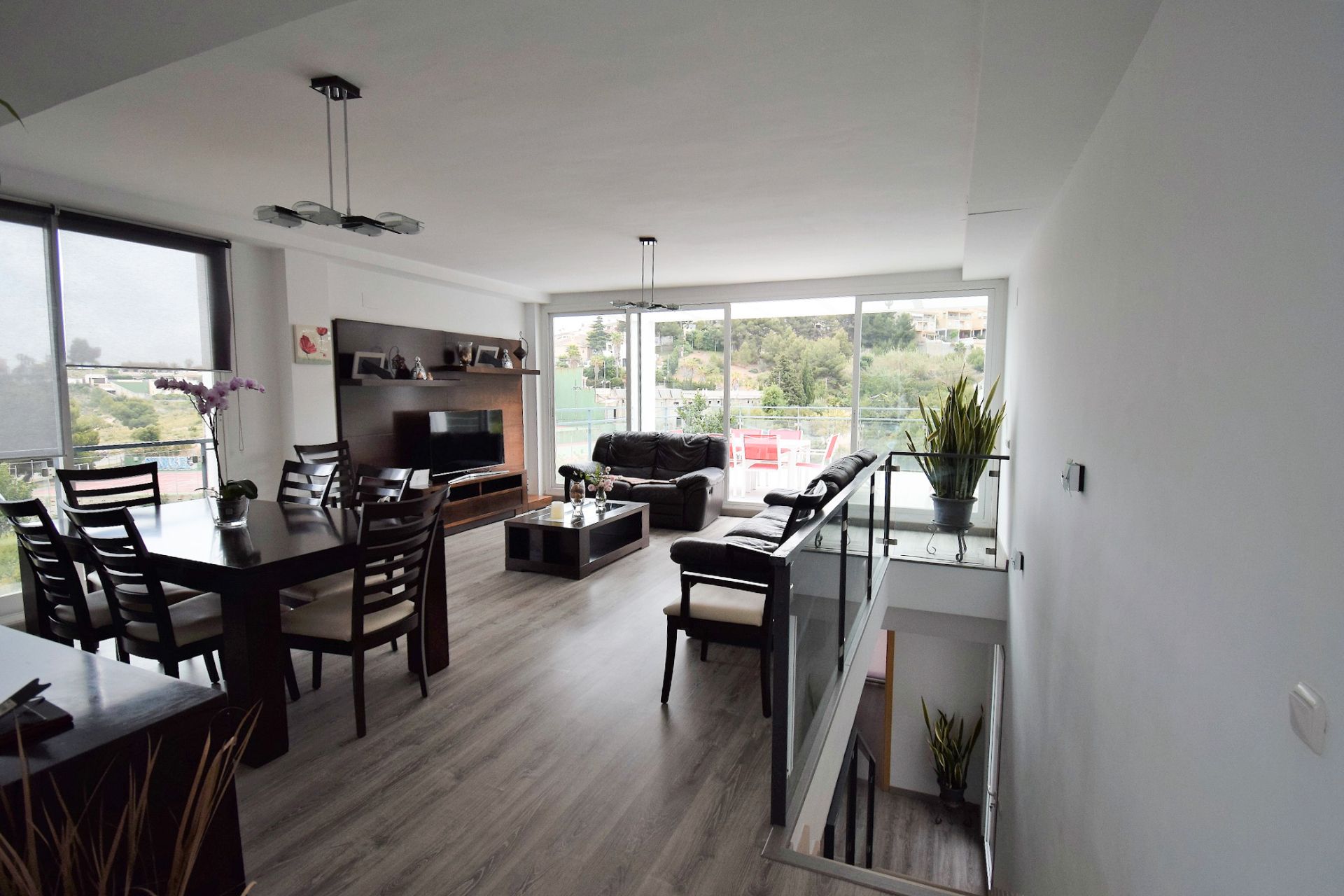 Sala d'estar de Casa o xalet en venda en Chiva amb Aire condicionat, Jardí privat i Terrassa