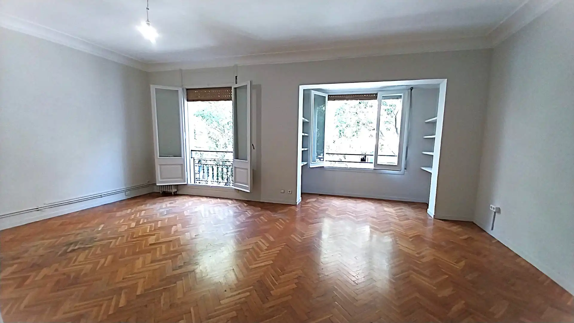 Sala d'estar de Pis de lloguer en Barcelona amb Calefacció, Parquet i Forn