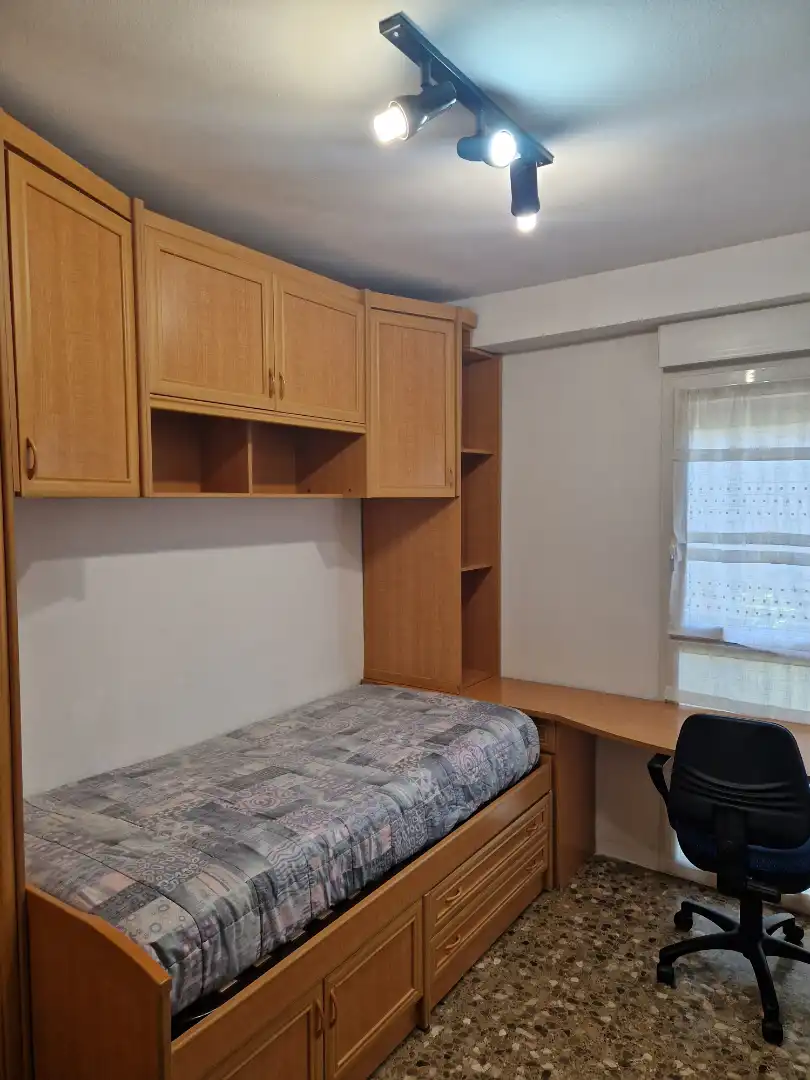 Schlafzimmer von Wohnung zur Miete in Zaragoza mit Heizung, Möbliert und Ofen