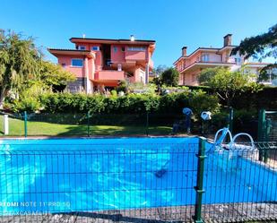 Piscina de Casa o xalet en venda en Villaviciosa amb Terrassa i Piscina