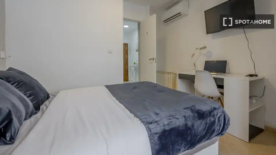 Bedroom of Flat for rent in Madrid  with Air Conditioner, Heating and Furnished