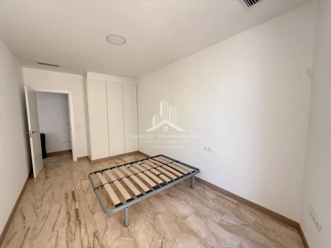 Habitación de Piso en venta en Castellón de la Plana / Castelló de la Plana con Aire acondicionado, Calefacción y Alarma
