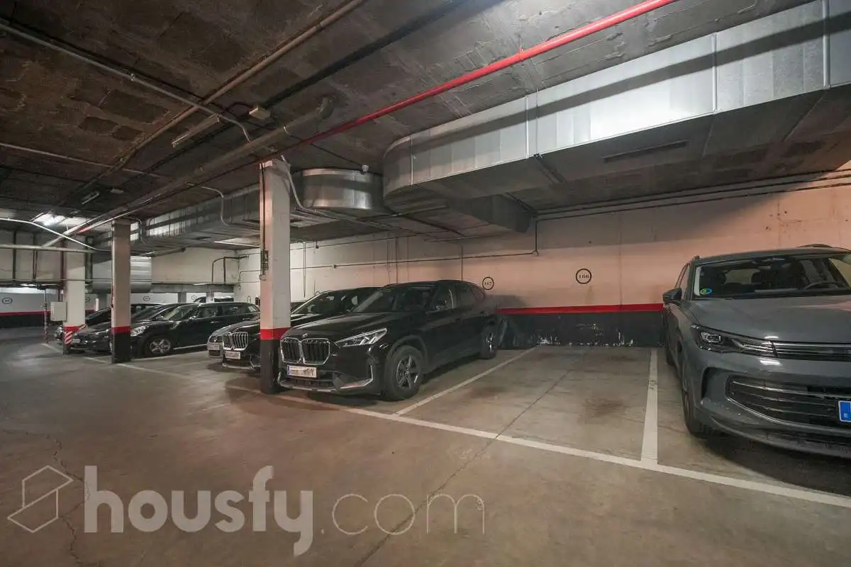 Parking de Piso en venta en Madrid con Aire acondicionado, Calefacción y Trastero
