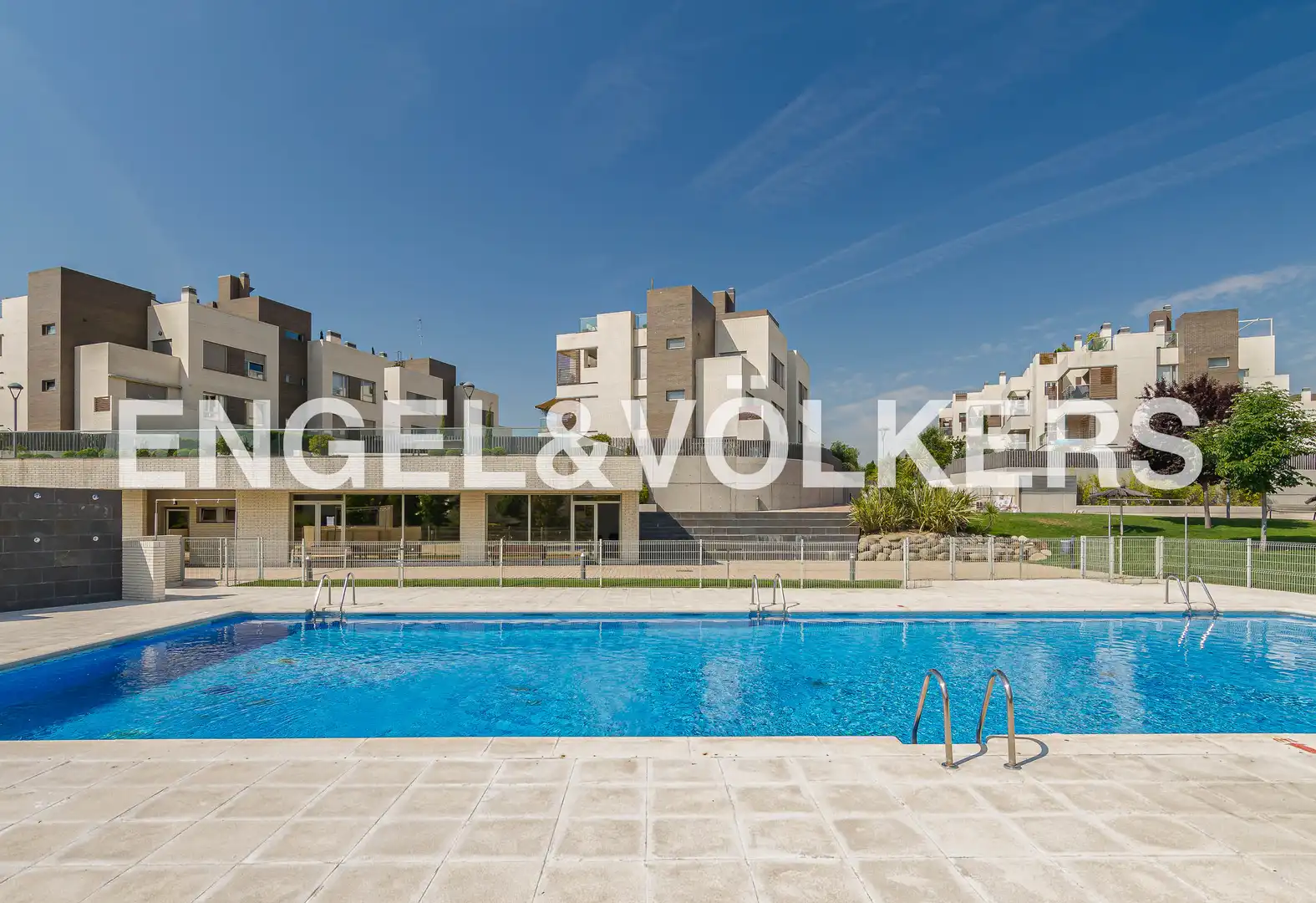 Piscina de Ático de alquiler en Pozuelo de Alarcón con Calefacción, Jardín privado y Terraza