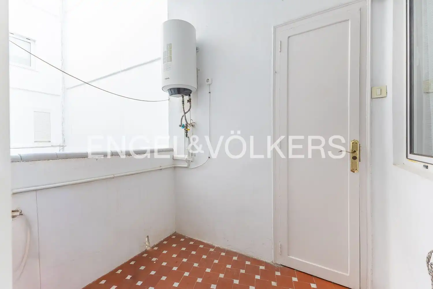 Flat for rent in Valencia  with Air Conditioner, Heating and Furnished