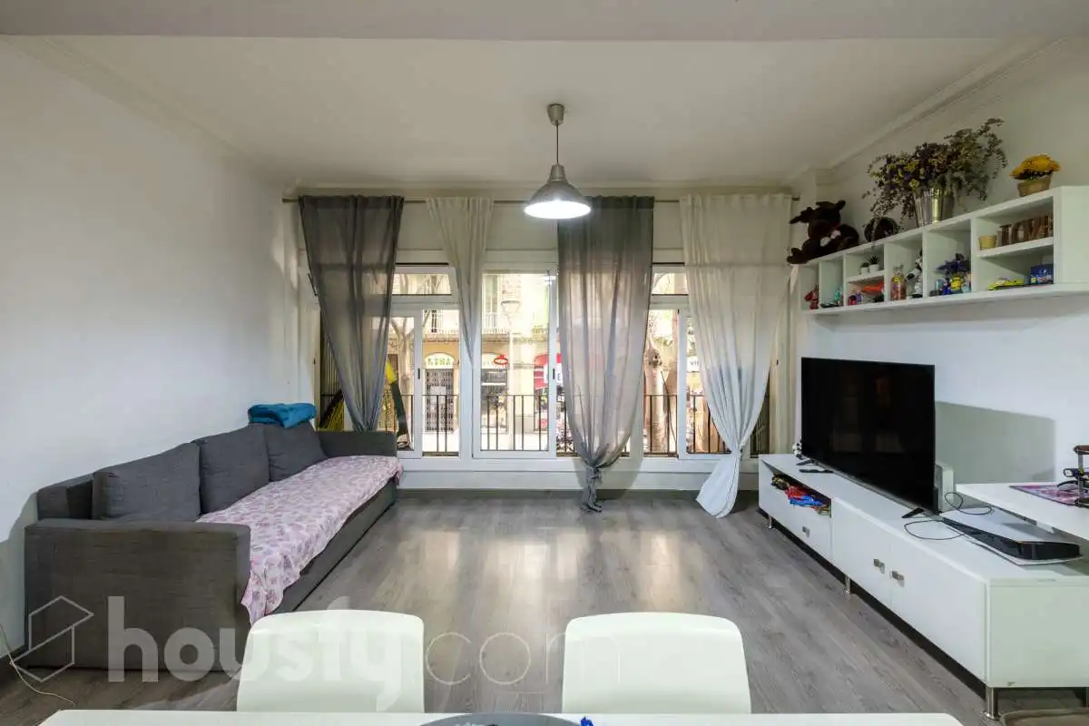 Sala d'estar de Pis en venda en Barcelona amb Calefacció, Parquet i Moblat