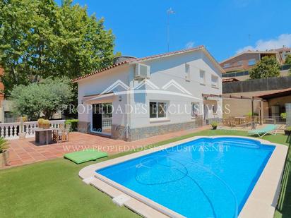 Vista exterior de Casa o xalet en venda en Vilassar de Dalt amb Aire condicionat, Calefacció i Jardí privat