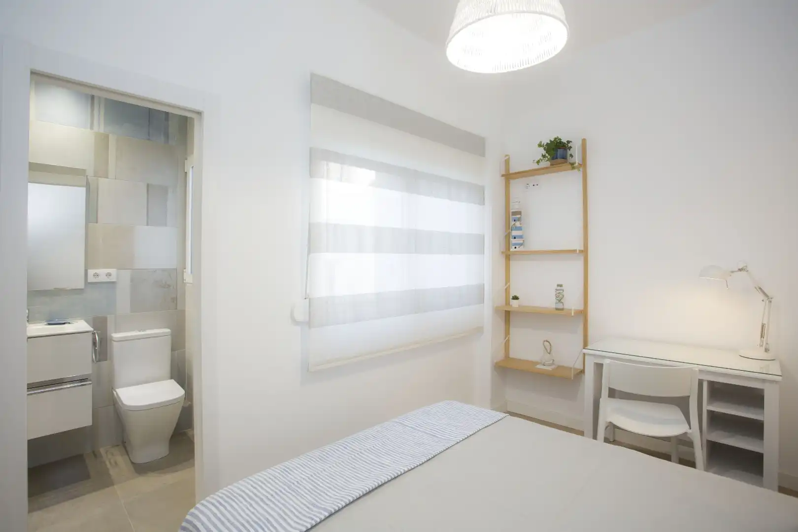Bedroom of Flat for share in Valencia  with Air Conditioner, Parquet flooring and Furnished
