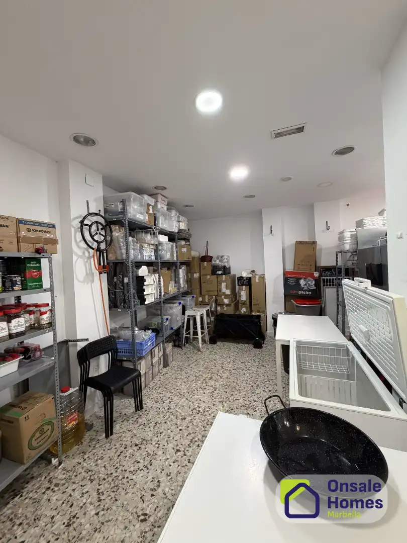 Commercial properties for transfer in Marbella  with Air Conditioner, Furnished and Alarm