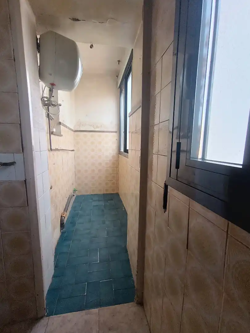 Bathroom of Flat for sale in Madrid  with Air Conditioner and Heating