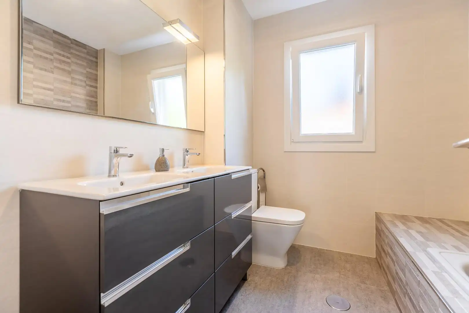 Bathroom of Flat for sale in Oleiros  with Storage room