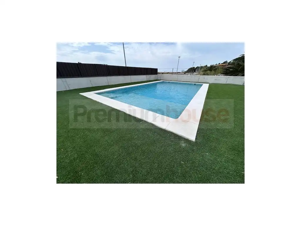 Piscina de Casa adosada en venda en Vandellòs i l'Hospitalet de l'Infant amb Aire condicionat, Terrassa i Piscina
