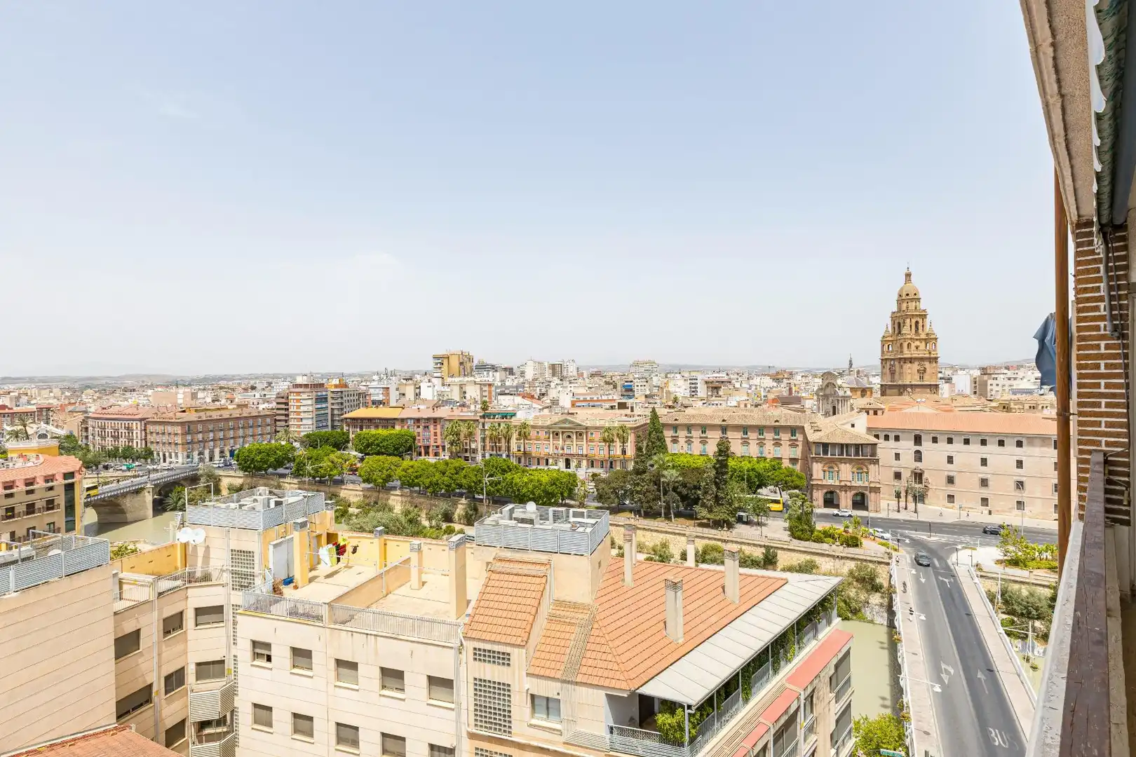Vista exterior de Pis en venda en Murcia amb Balcó