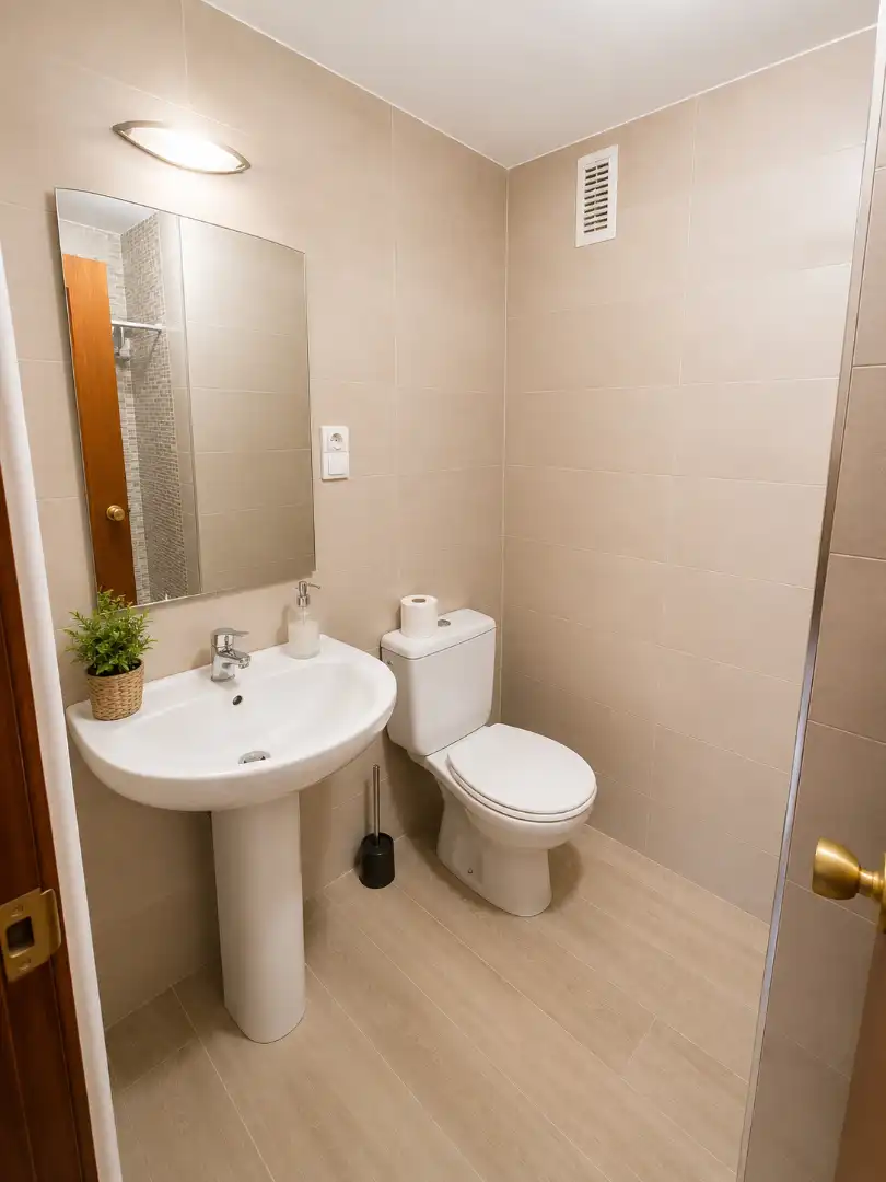 Baño de Piso de alquiler en Badajoz con Aire acondicionado, Calefacción y Jardín privado