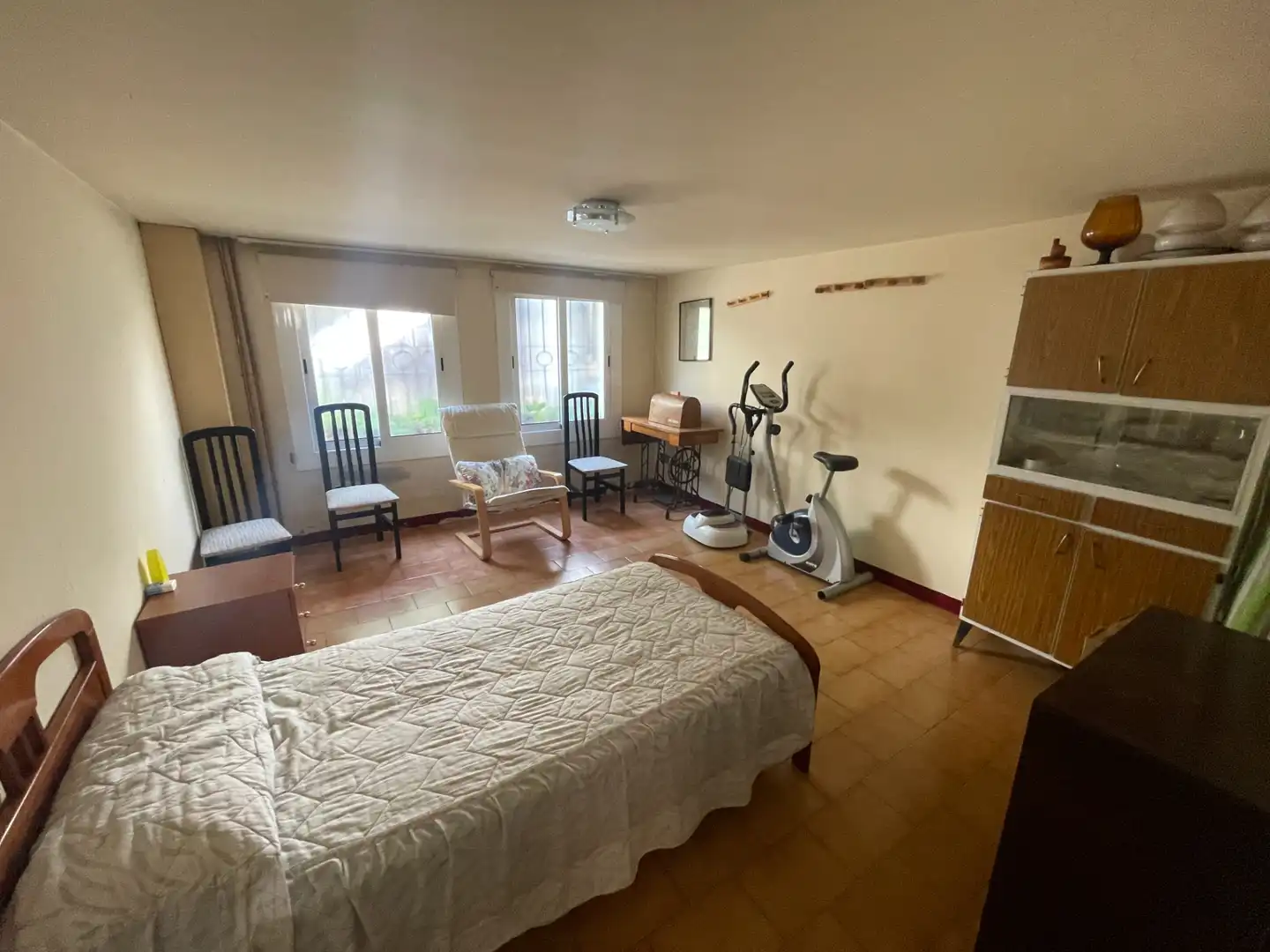 Dormitori de Casa o xalet en venda en Olot amb Calefacció i Balcó