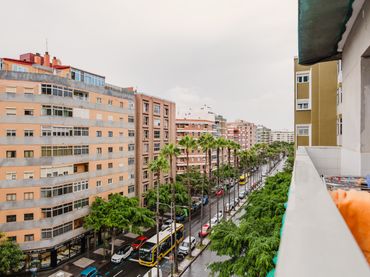 Pis amb ascensor en venda a Avenida José Mesa y López 57