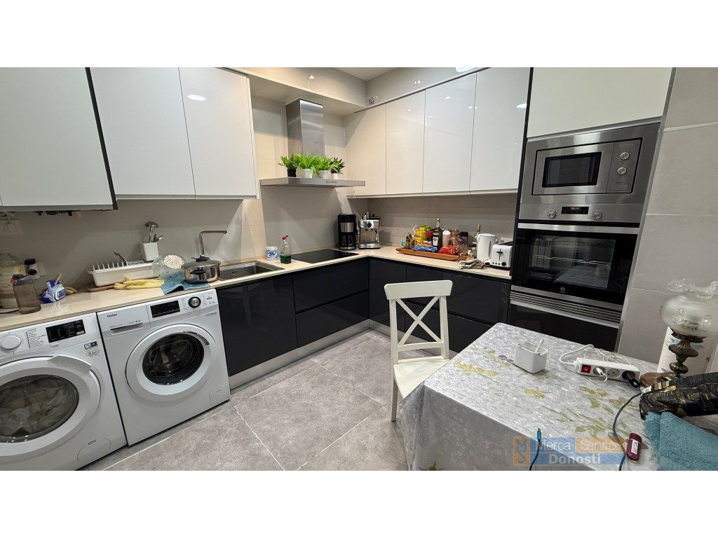 Kitchen of Flat for sale in Donostia - San Sebastián   with Balcony