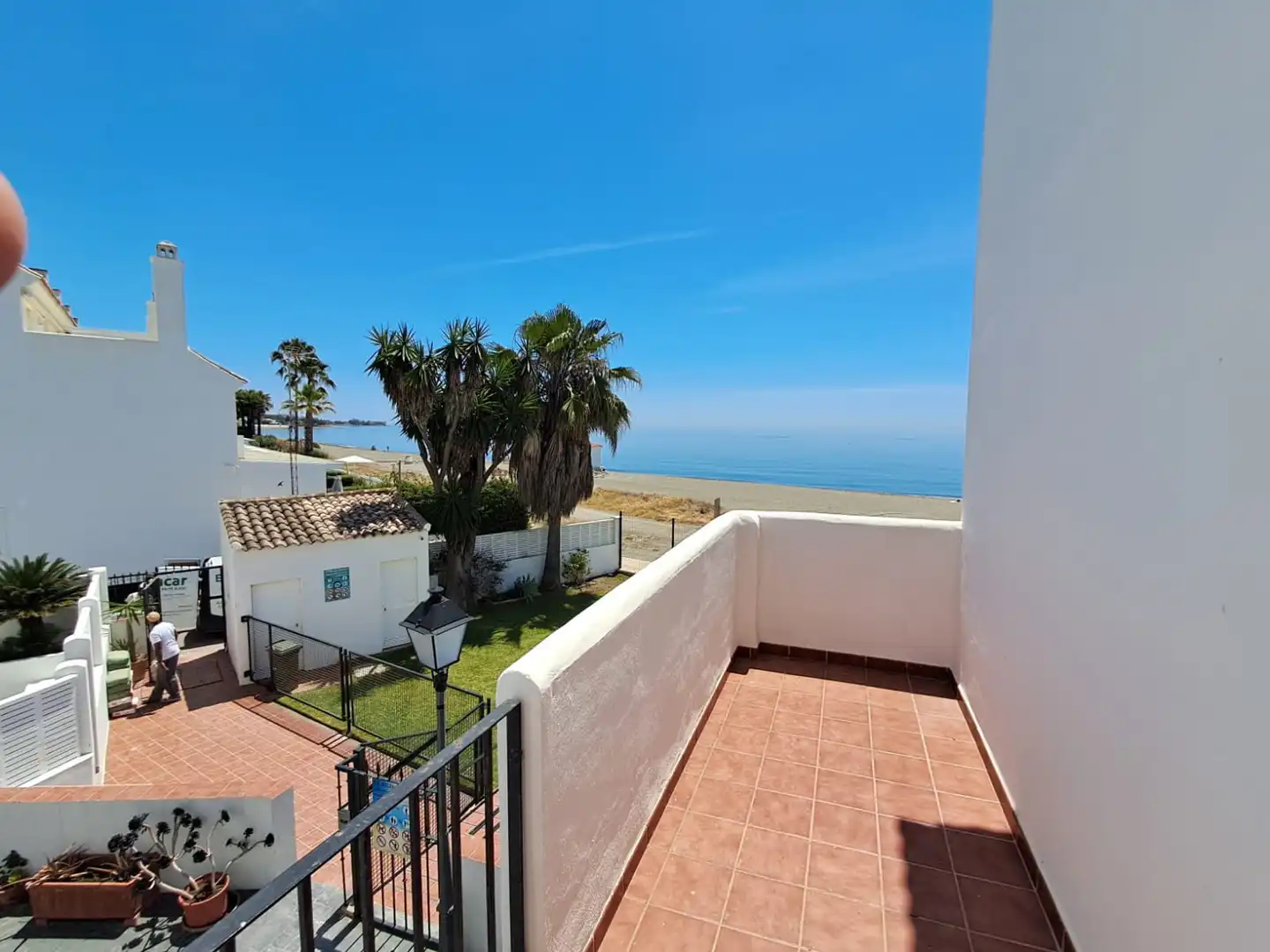 Vista exterior de Casa adosada en venda en Estepona amb Aire condicionat, Terrassa i Traster