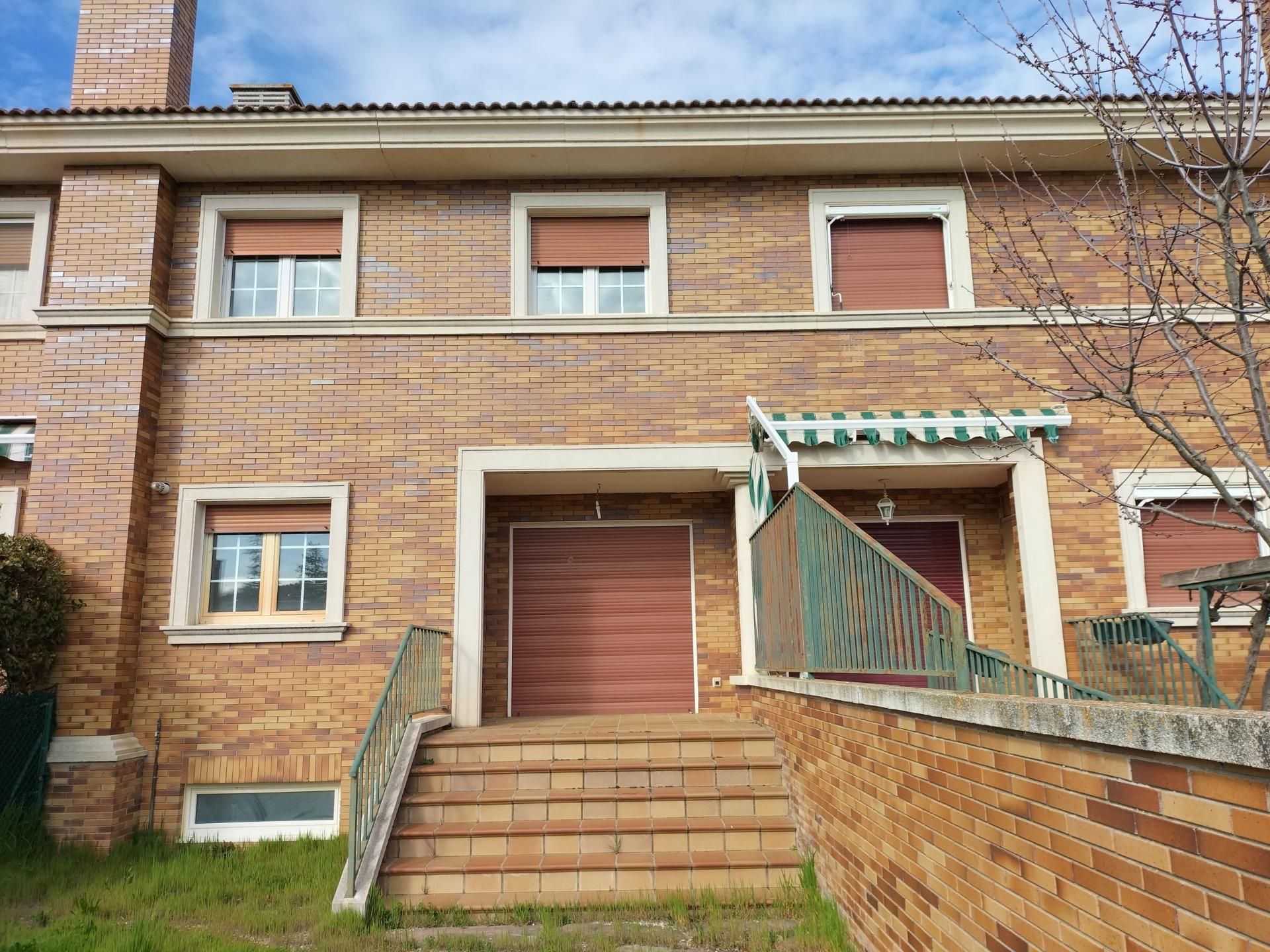 Exterior view of House or chalet for sale in Grijota  with Heating, Private garden and Terrace