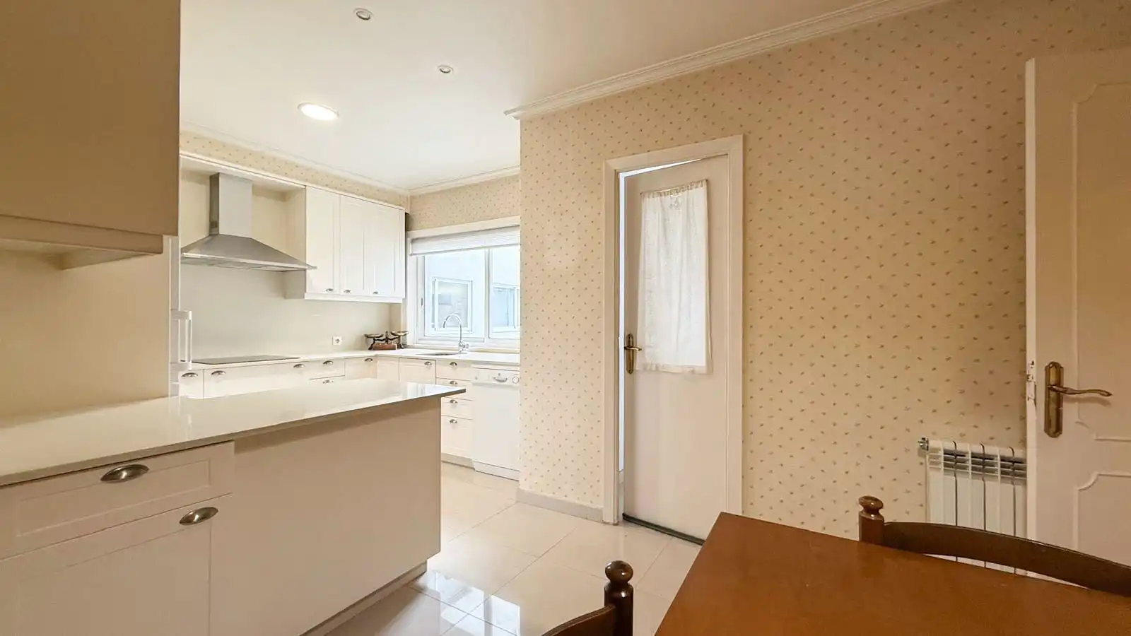 Cocina de Piso en venta en Vigo  con Calefacción, Horno y Lavadora