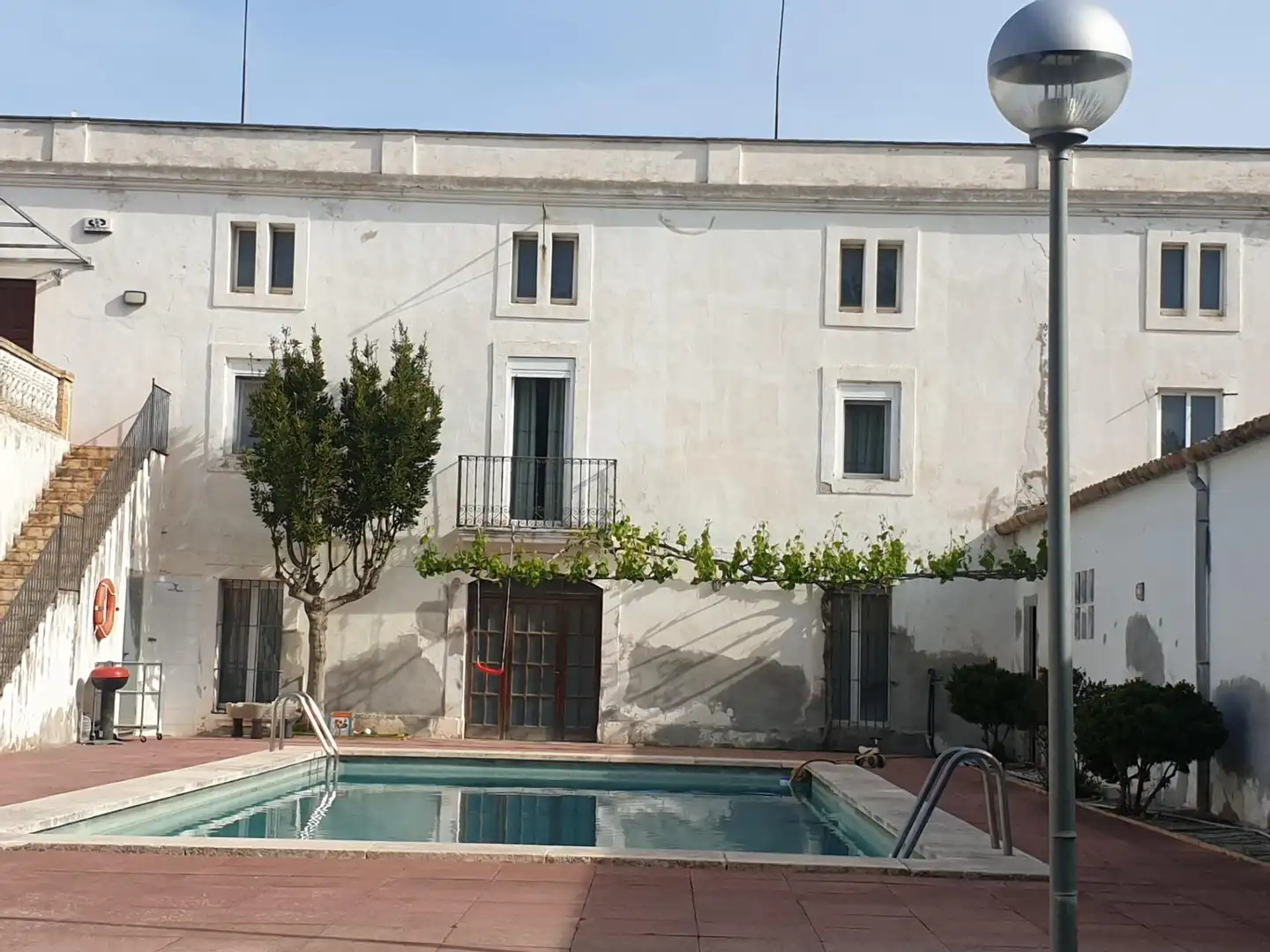 Außenansicht von Country house zum Verkauf in Sant Martí Sarroca mit Privatgarten und Schwimmbad