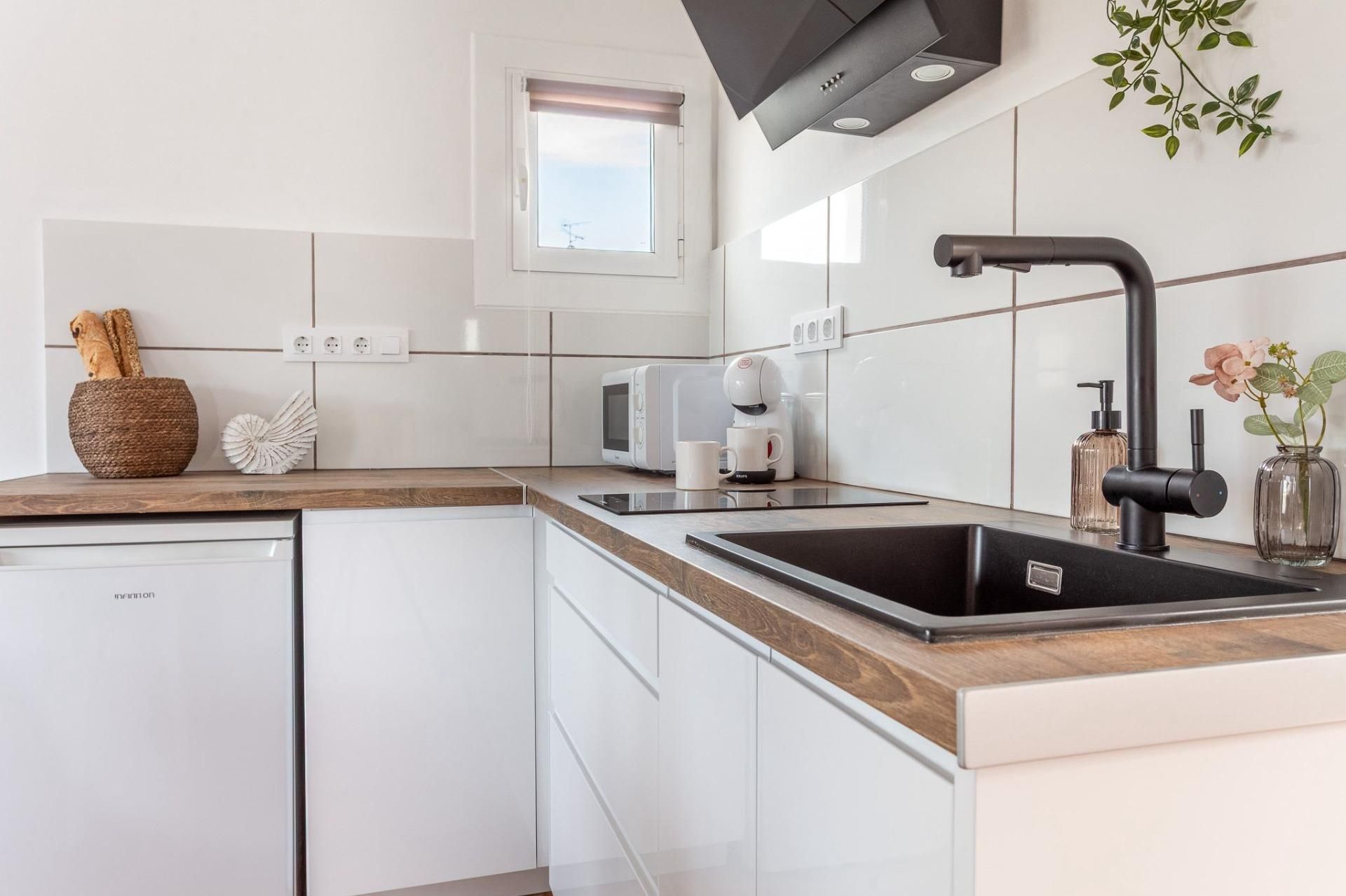 Cuina de Estudi en venda en L'Escala amb Calefacció, Jardí privat i Terrassa