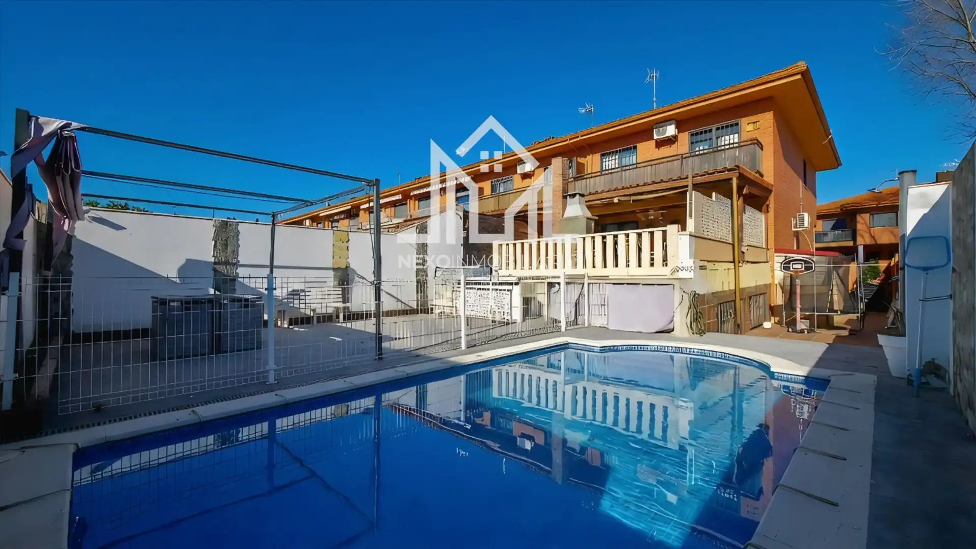 Piscina de Casa adosada en venta en Seseña con Aire acondicionado, Trastero y Piscina