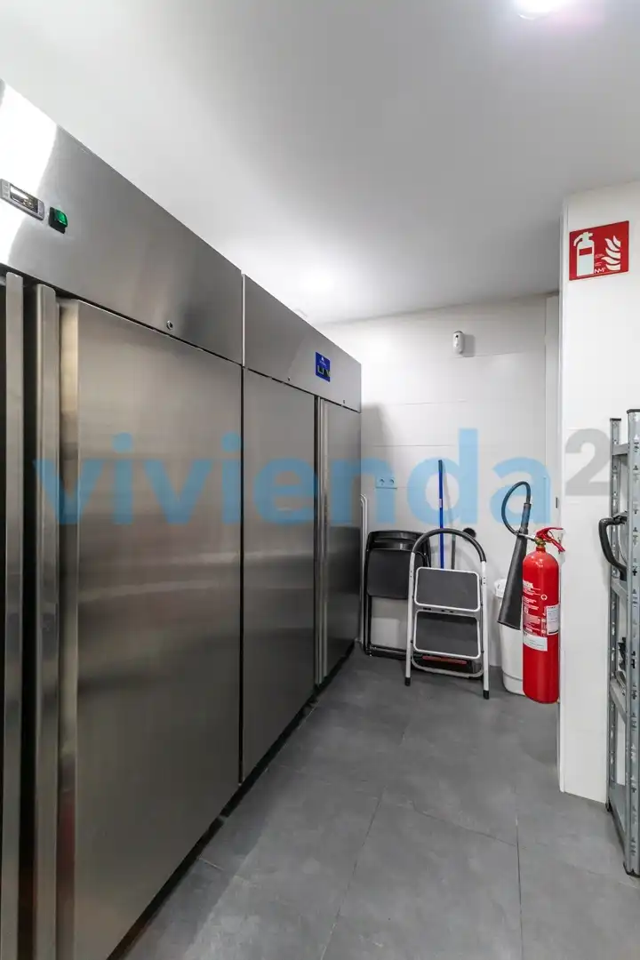 Cuina de Local de lloguer en Madrid amb Calefacció i Terrassa