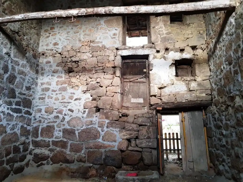 Maison rustique à vendre à 1