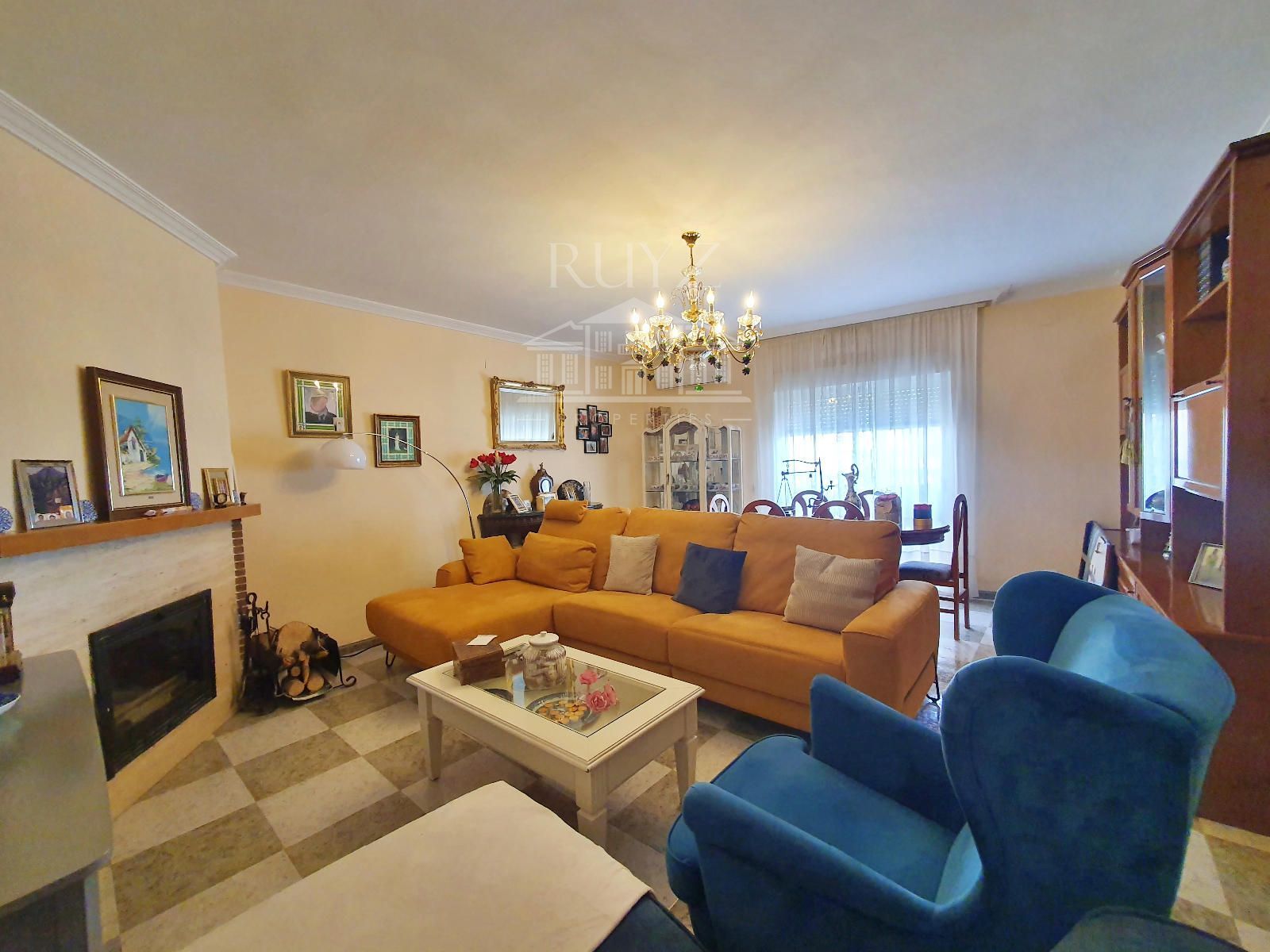 Sala d'estar de Casa adosada en venda en Molvízar amb Aire condicionat, Terrassa i Moblat