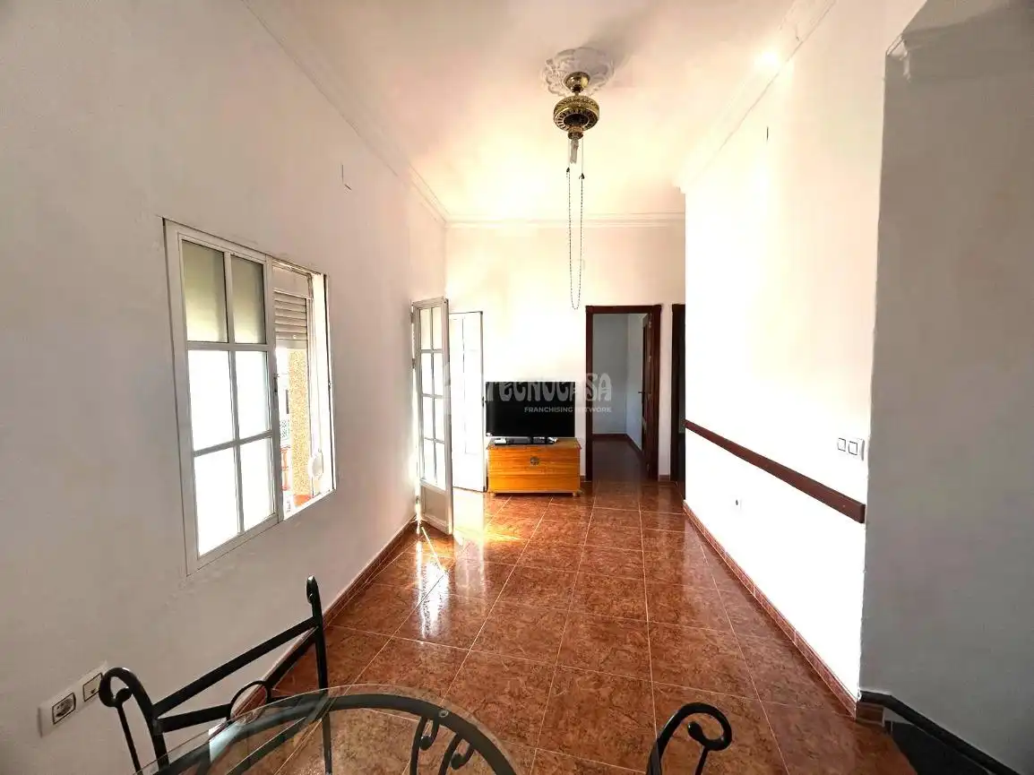 Sala d'estar de Casa adosada en venda en Alcalá del Río amb Aire condicionat i Balcó