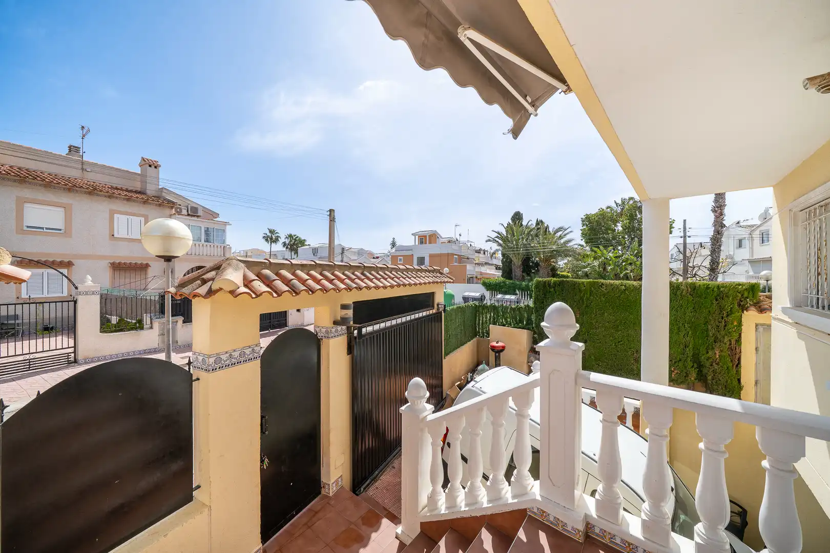 Vista exterior de Casa adosada en venta en Guardamar del Segura con Aire acondicionado, Jardín privado y Terraza