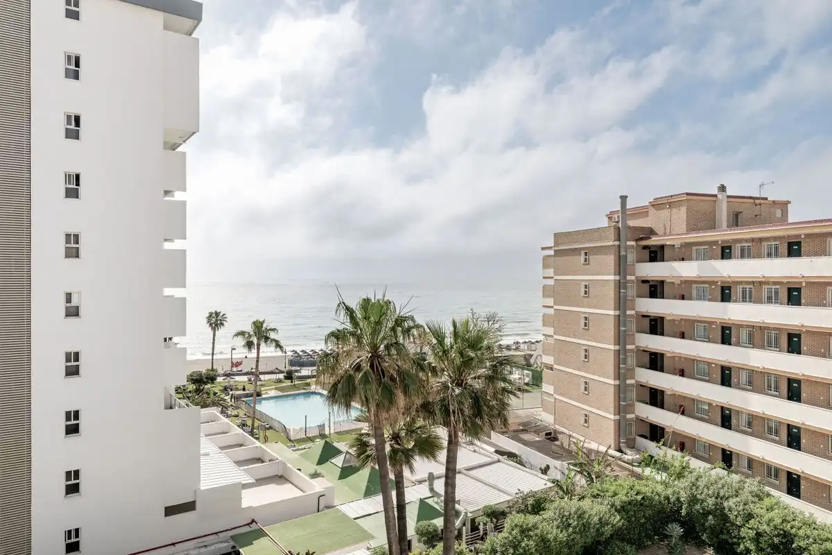 Habitación de Apartamento en venta en Torremolinos con Aire acondicionado, Amueblado y Piscina comunitaria