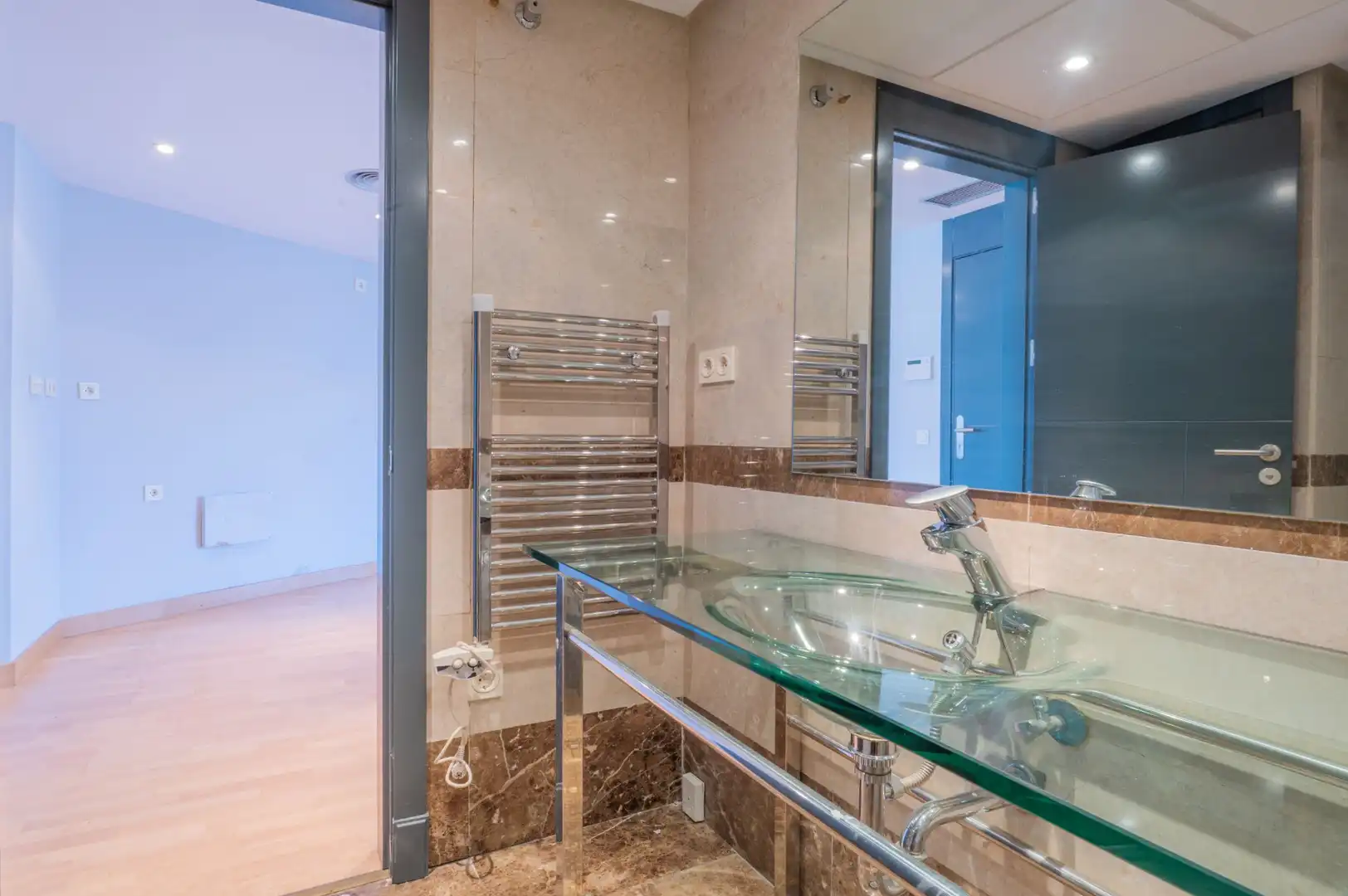 Baño de Oficina en venta en Alcorcón con Aire acondicionado, Calefacción y Trastero