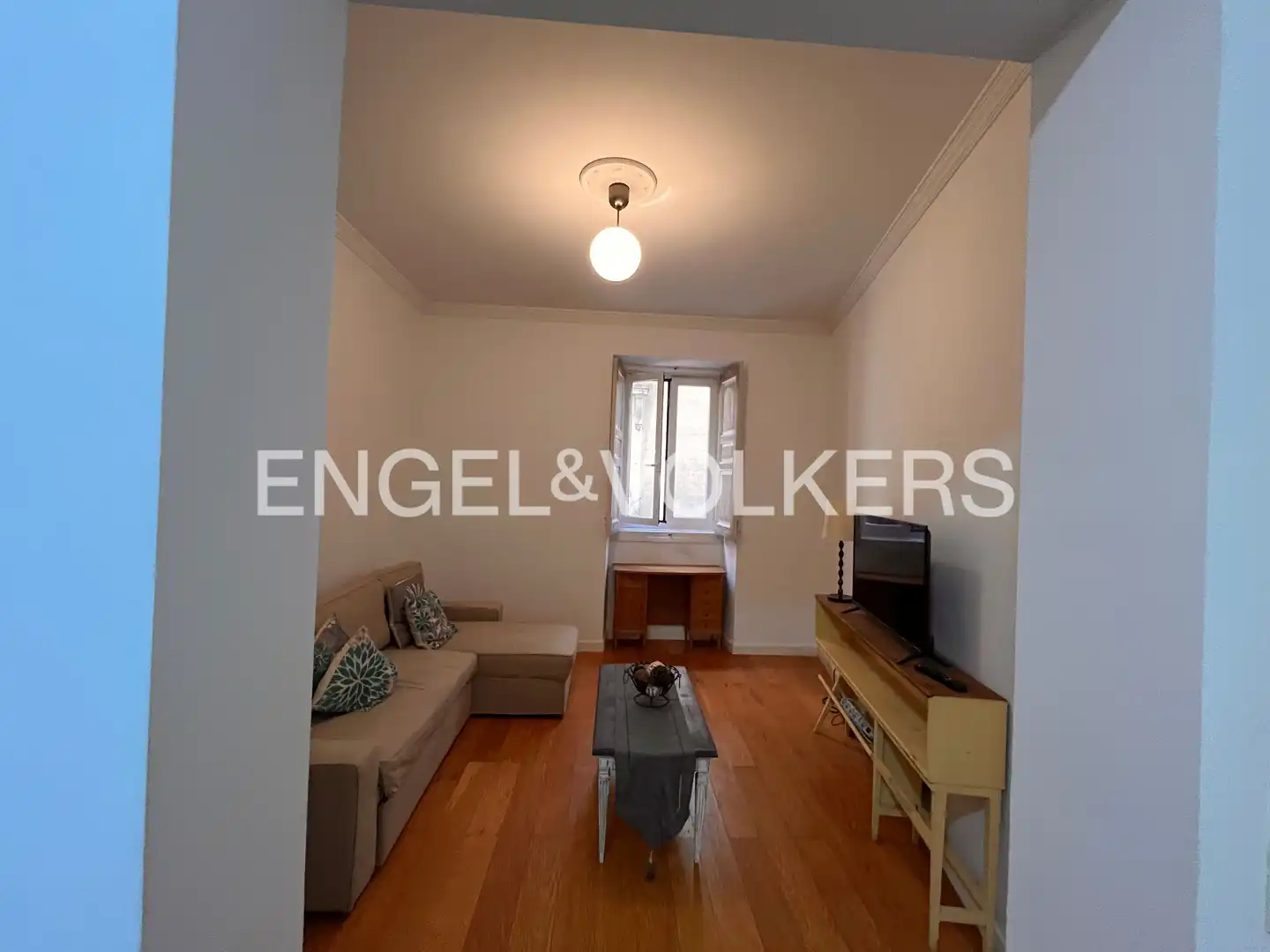 Living room of Flat for rent in Madrid  with Air Conditioner, Heating and Parquet flooring