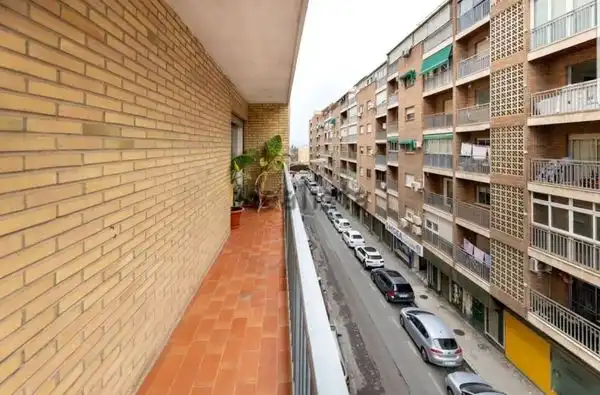 Außenansicht von Wohnung zur Miete in Granada mit Heizung, Möbliert und Ofen