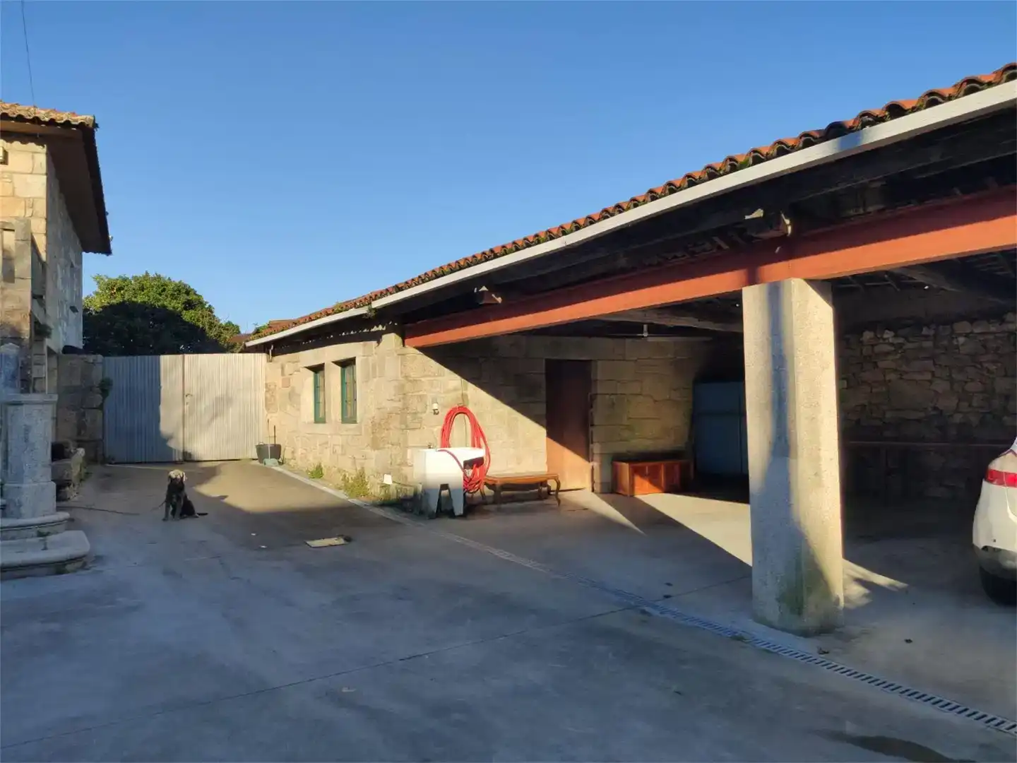 Vista exterior de Casa o xalet en venda en Vilanova de Arousa amb Piscina i Balcó