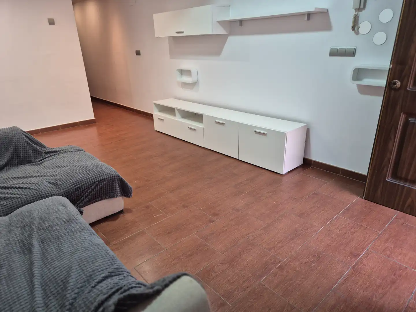 Wohnzimmer von Einfamilien-Reihenhaus zur Miete in San Isidro mit Klimaanlage, Terrasse und Ofen